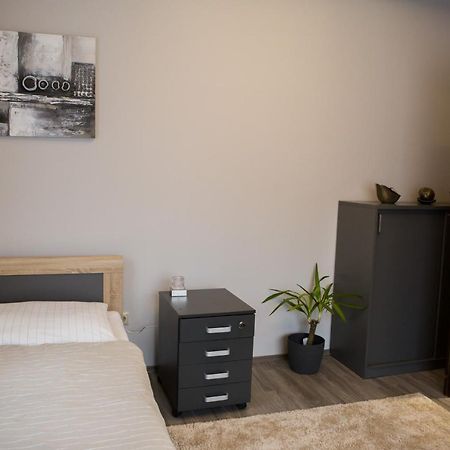 Apartamento Kikelet Apartman Szombathely Exterior foto